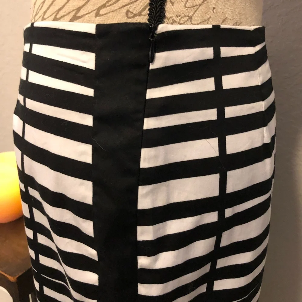 1[Grace] Black and white pencil skirt - Picture 4 of 6
